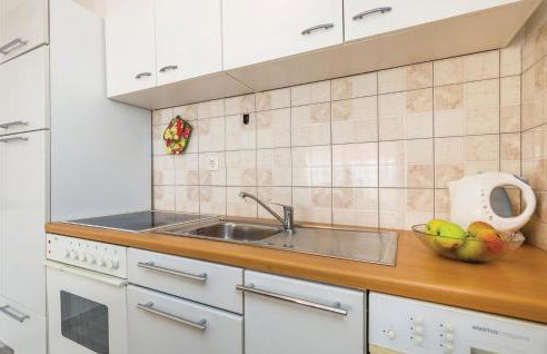 Gorgeous Apartment In Lukovo Sugarje - Foto 16