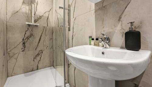 Cozy Sunlit Studio with Kitchenette - Foto 3, Shower