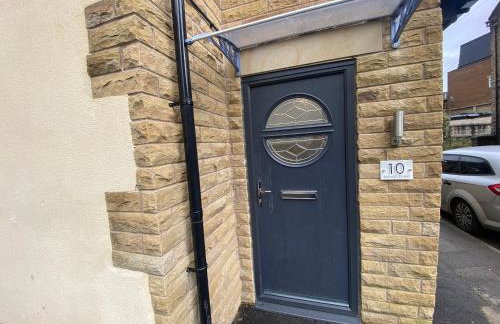 Modern 3- Bed Holiday Home - Private Parking Sleeps 10- 2 Min M62 - Foto 33