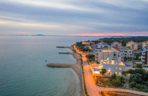 Villa Eni Beachfront apartment with pool - Photo 23