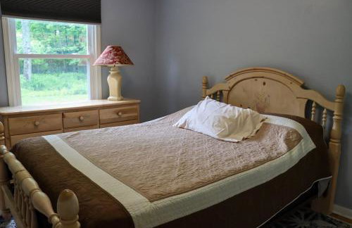 Large home with hot tub in serene wooded setting - Foto 70