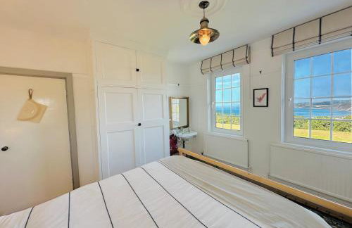 Elegant Coastal Home with Unrivalled Sea Views - Foto 7