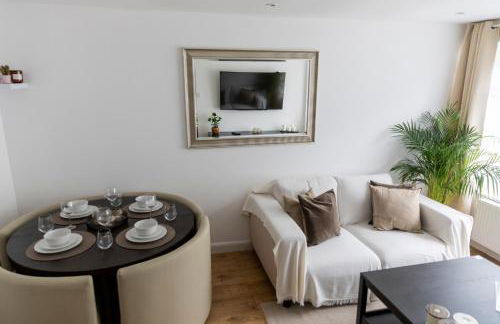 Gorgeous Modern Apartment near Redhill Station inc Private Garden & Parking - Foto 13