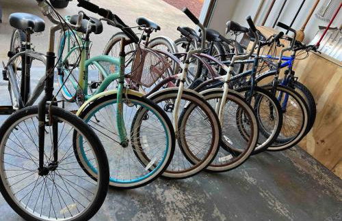 Waterfront retreat minutes from the beach - Foto 32