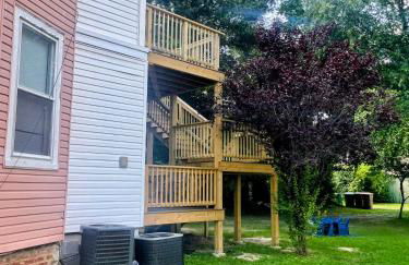 The Great Pink Lady with Huge Wrap Around Porch! - Foto 29