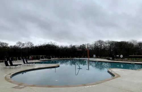 Modern Tiny House Rental Perfect for Glamping near Austin - Foto 12