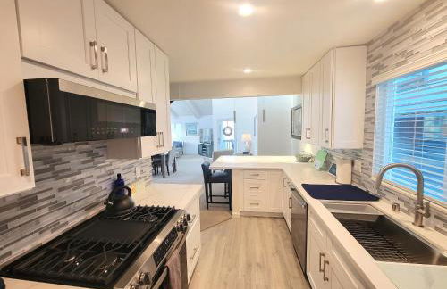 Luv Oceanside Views-1 House to Beach, Boardwalk and Waves-Spacious Rooftop Sun Deck-Plus King Beds too! - Foto 23