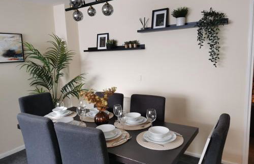 House - Sleeps up to 10 & Free Parking - Foto 23