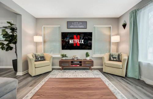 Modern 5BR, Kid-Friendly Home In Poconos with Pool Table - Foto 30