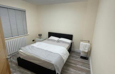 Modern 4-bedroom entire house with Garden - Foto 8