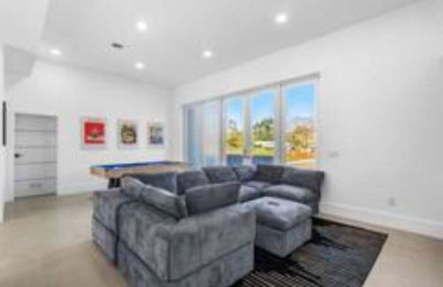 Unique Private Racing Track Villa in Miami Cinema - Foto 6