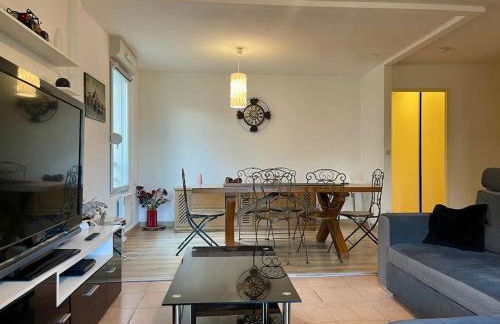 L'appartement Michelet - Parking privé et gratuit - 2km Cité Médiévale - Foto 11