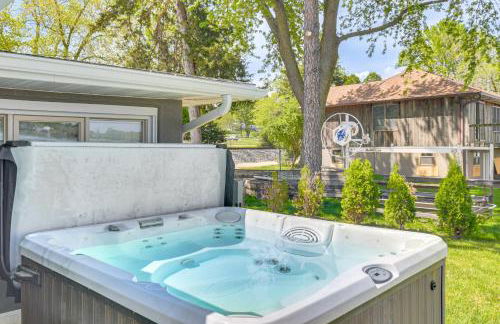 Steps to Mississippi River Cozy Hot Tub Haven! - Foto 22