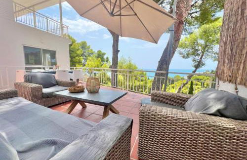 Preciosa Villa rodeada de pinos con vistas al mar - ServHouse - Photo 15