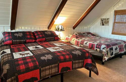 Cozy Indian Lake Chalet on Golf Course with Arcade/Gameroom - Foto 48