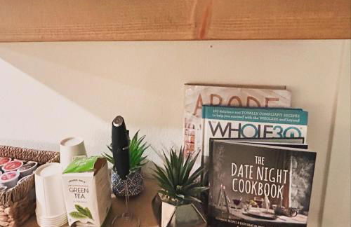 Serene Modern Home Backdoor with great WiFi, games, movies, patio seating and bbq Easy Access to North Joshua Tree National Park in 10 minutes - Foto 46