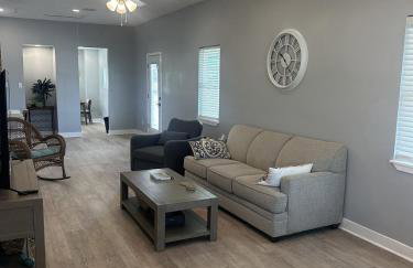 Ocean View 2BR w Hot Tub, Sauna & Wraparound Deck - Steps to Beach - Photo 14