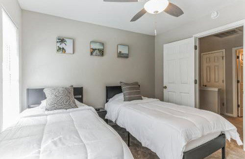 Country Haven - Hot Tub & Pool! Game Room, King Beds, Mins 2 dwtn - Foto 37