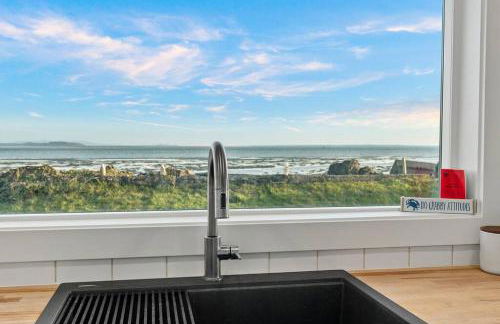 Cozy Coastal Getaway • Panoramic Ocean Views - Foto 3