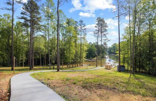 Lake Norman Home Lake Access with Heated Pool & Hot Tub - Foto 48