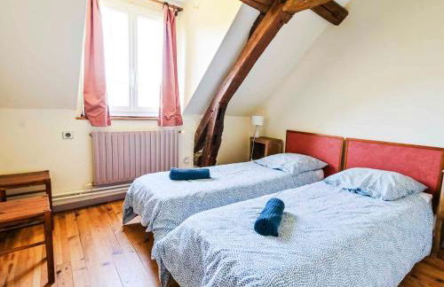 La Breteche-Le château et les dépendances - Photo 32