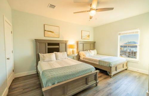 Noisywaves - Beachfront Paradise with Hot Tub, Yard, and Game Room - Foto 29