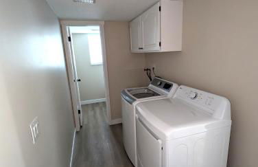 Cute Spacious Home - Photo 13