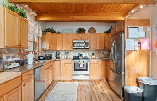 Lakefront with Beach Game Room Fire-pit and More - Foto 67