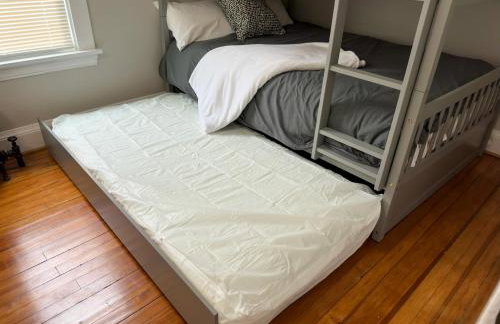 The Allen House - 3 Bedroom - 2 Full Bath - Private Gorgeous Apartment - Sleeps 8 - Foto 17