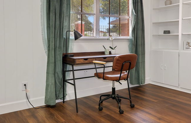 Golden Retreat: Expansive 6BR Home w Heated Pool ~ - Foto 32