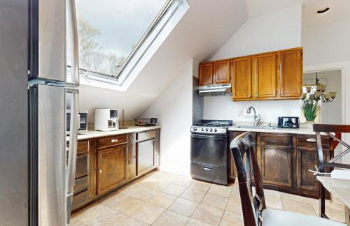 3 Mi to Franklin Park Zoo! Bright Residential Stay - Foto 12