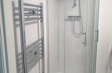 Modern self contain studio Own Private Access - Foto 8