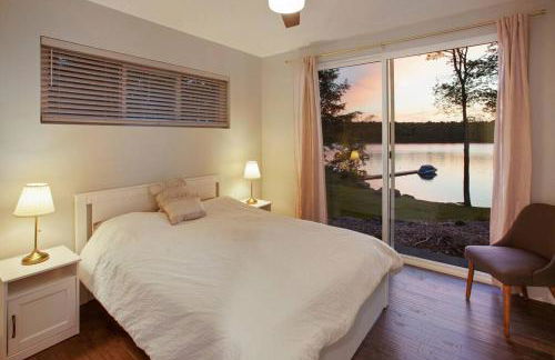 Lakeside Lodge with Studio Apartment - Foto 40