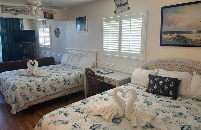 2 Bedroom Waterfront Pool Side - Photo 15