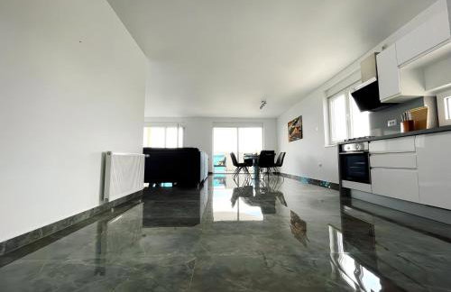 SeaScape Deluxe Residence - Photo 40