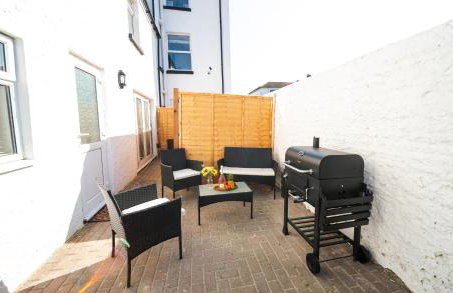 Open Mind Property - HotTub, 2 Guests & 1 Bed - Photo 6