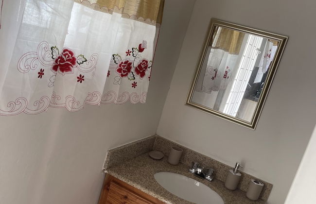 Skyline Suites, Breathtaking Mountains & City View 1 Bedroom Apts by RedAwning - Foto 9