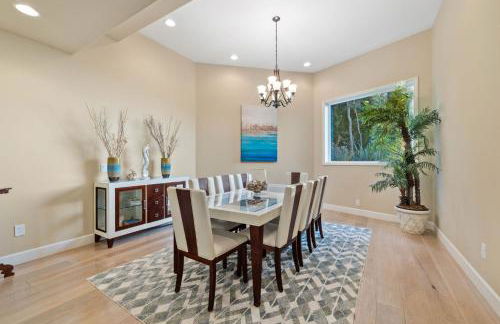 Oceanview Luxe Retreat with Rooftop - Foto 11