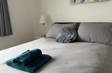 2-Bed Home with Parking, Near Airport, NEC & JLR - Foto 7