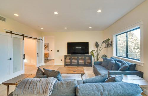 Great for Gatherings! Evergreen Getaway with Hot Tub - Foto 10