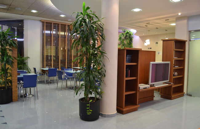 Aparthotel Bahía - Photo 2