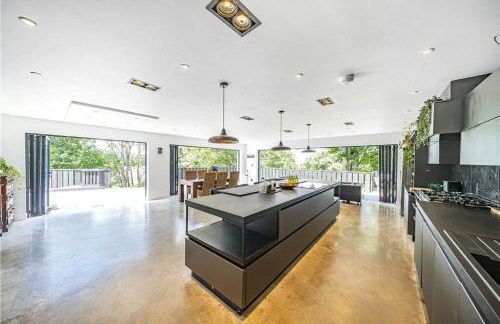 The Ridge London - Luxury Designer Villa with hot tub and sauna, Bexley borough of London - Foto 2