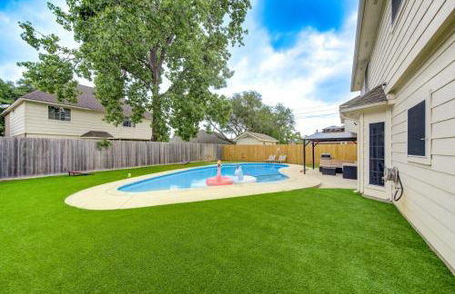Amazing Getaway Home - 4 Bedrooms 2,5 Baths - West Houston, Katy, Richmond - Huge Pool, Mini-Golf, PingPong, Billards, BBQ, Katy Asian Town, Typhoon Waterpark, King Bed - Foto 25
