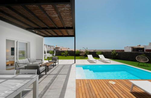 Villa Menta Relaxing corner in front of the Ocean - Photo 24