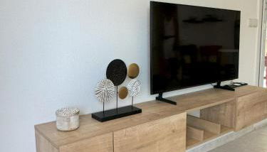 Elegant Apartment with Sea View and Swimming pool - Photo 5