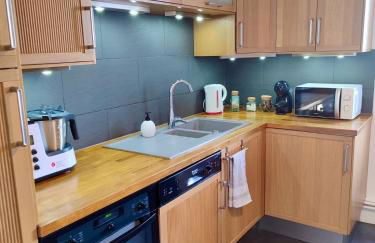 Family-Friendly Duplex - NEAR CENTER - FREE PARKING - WIFI - Foto 8