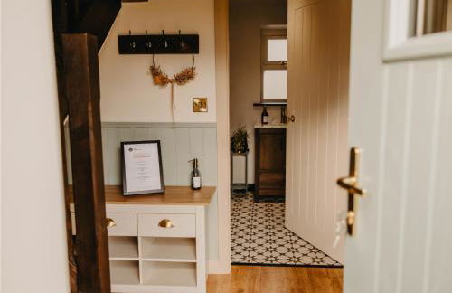 Luxury countryside cottage getaway with wood fired hot tub - Foto 18