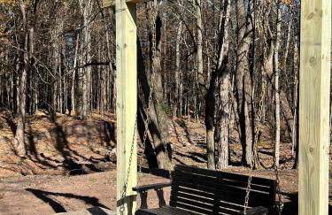 Catskills Escape Hot Tub Massage Chairs & Games - Foto 24