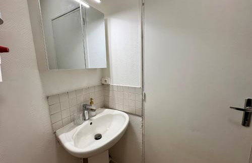 Suite Style Hôtel avec Balcon Vue Gare Netflix - Foto 29