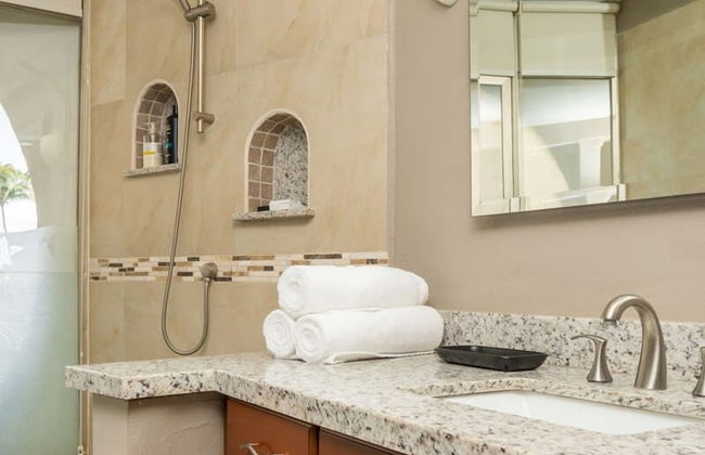 Ocean Front Condo With Pool Sleeps 6 Adults - Foto 20